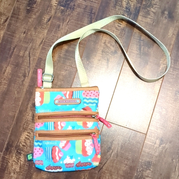Lily bloom cupcakes crossbody 🧁 - Picture 1 of 5